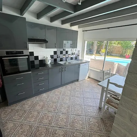 Дом отдыха Oasis De Serenite Avec Piscine